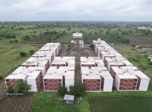 सोलापूरमध्ये प्रधानमंत्री आवास योजनेअंतर्गत उभारलेल्या १३४८ सदनिकांचे १७ ऑगस्ट रोजी मुख्यमंत्री वेंद्र फडणवीस यांच्या हस्ते वितरण
