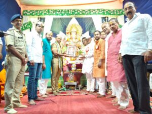कल्पकते द्वारे देखाव्याचे सादरीकरण ही खरी गणेशास दिलेली मानवंदना – एम. राजकुमार