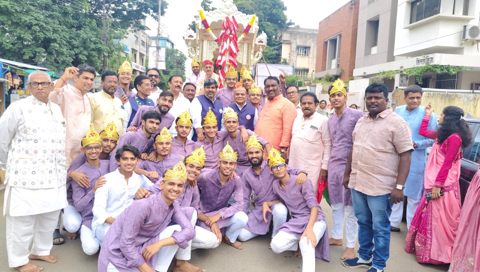 जैन शेतांबर समाजाच्या वतीने पर्युषण पर्व शोभायात्रा निघाली उत्साहात 