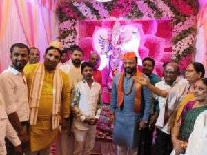 भवानी पेठचा राजा दिलखुष मंडळाच्या श्रींची आरती पालकमंत्री जयकुमार गोरे हस्ते