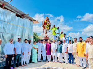 राष्ट्रपिता महात्मा गांधी यांच्या जयंती निमित्त राष्ट्रवादीच्या वतीने अभिवादन