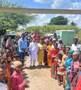 आई प्रतिष्ठानतर्फे ५ हजार पूरग्रस्तांना पुरणपोळी, ग्रामस्थांच्या डोळ्यांत तरळले अश्रू