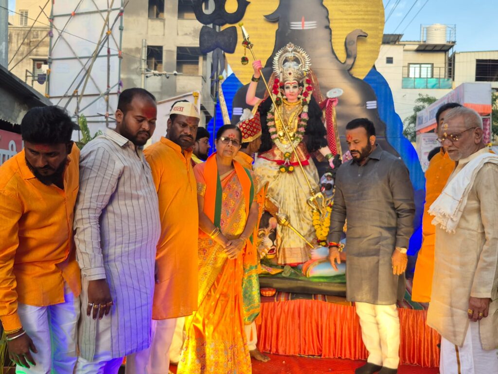 जेमिनी सांस्कृतिक व क्रीडा बहुउद्देशीय संस्थेतर्फे भव्य मध्यवर्ती मिरवणूक जेमिनी सांस्कृतिक व क्रीडा बहुउद्देशीय संस्थेतर्फे भव्य मध्यवर्ती मिरवणूक