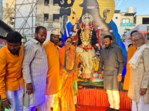 जेमिनी सांस्कृतिक व क्रीडा बहुउद्देशीय संस्थेतर्फे भव्य मध्यवर्ती मिरवणूक